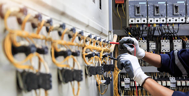 Professional Electrician technician working in Leonardo, NJ